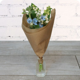 Brin d'azur, petit bouquet de 2 brins de muguet et oxypetalum - fleuriste muguet à Nancy