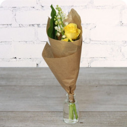 Brin de soleil, petit bouquet de 2 brins de muguet et roses jaunes - fleuriste muguet à Nancy